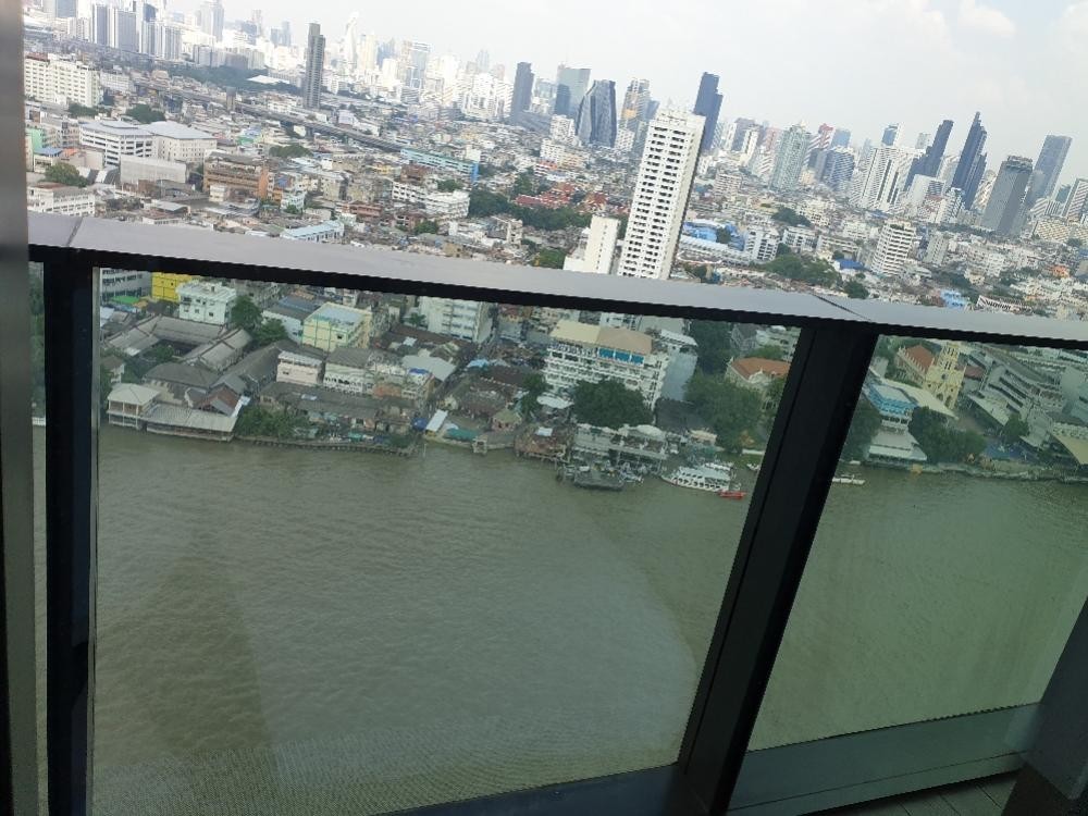 บันยัน ทรี เรสซิเดนซ์ ริเวอร์ไซด์ 