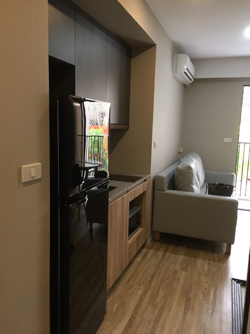 Blossom Condo @ Sathorn - Charoenrat (บลอสซั่ม คอนโด สาทร-เจริญราษฎร์)