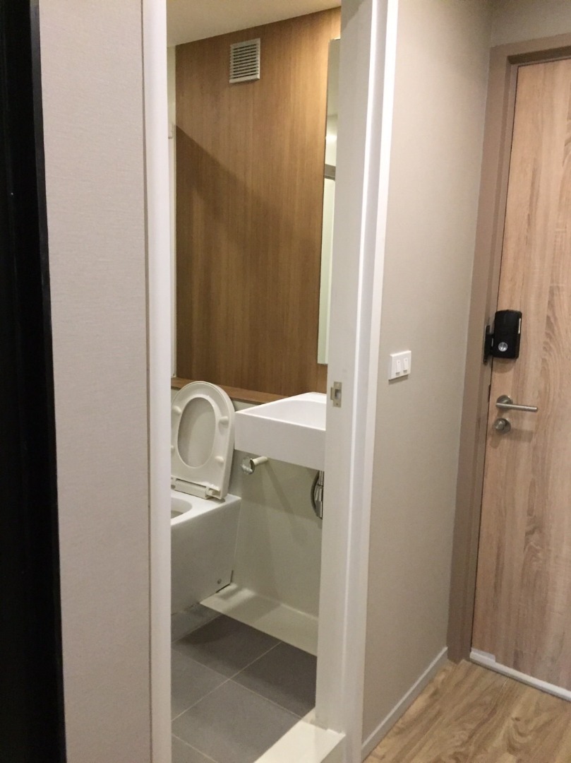 Blossom Condo @ Sathorn - Charoenrat (บลอสซั่ม คอนโด สาทร-เจริญราษฎร์)