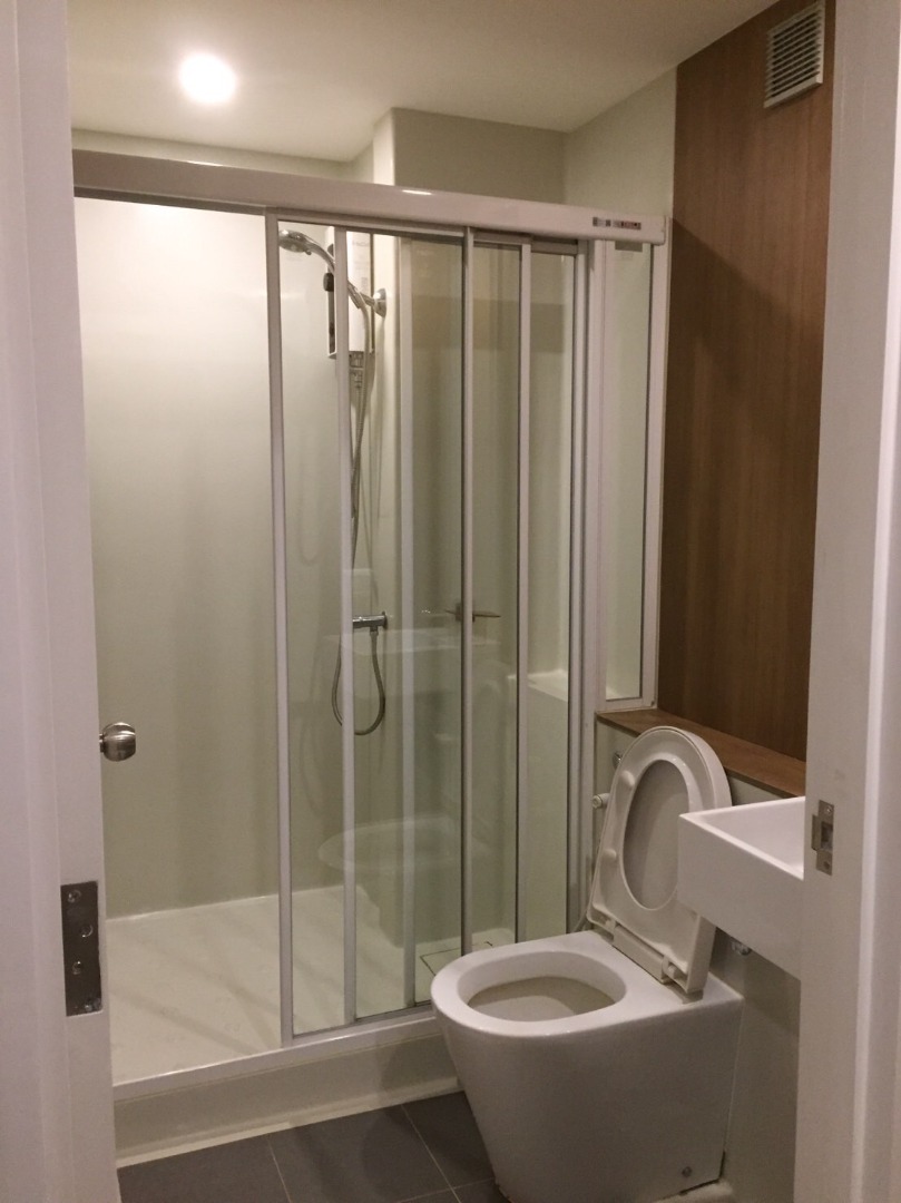 Blossom Condo @ Sathorn - Charoenrat (บลอสซั่ม คอนโด สาทร-เจริญราษฎร์)