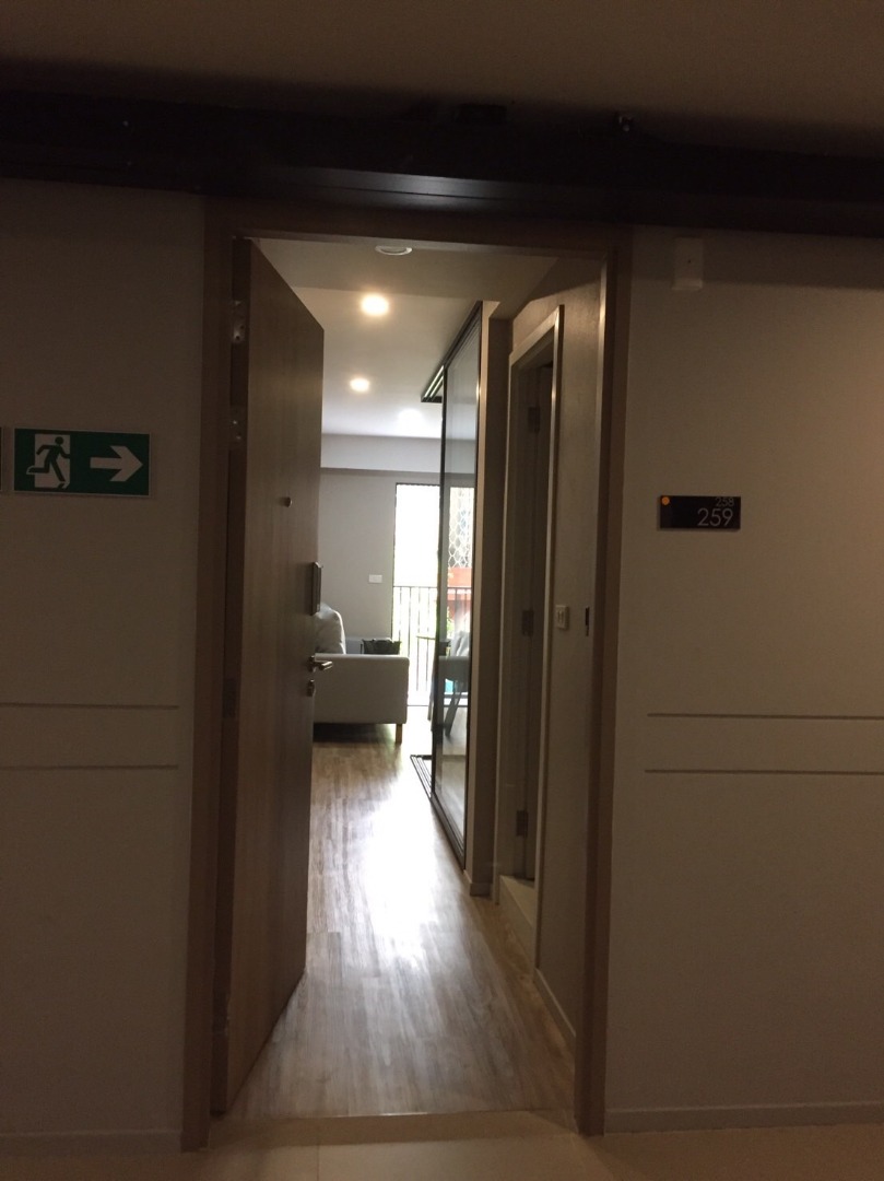 Blossom Condo @ Sathorn - Charoenrat (บลอสซั่ม คอนโด สาทร-เจริญราษฎร์)