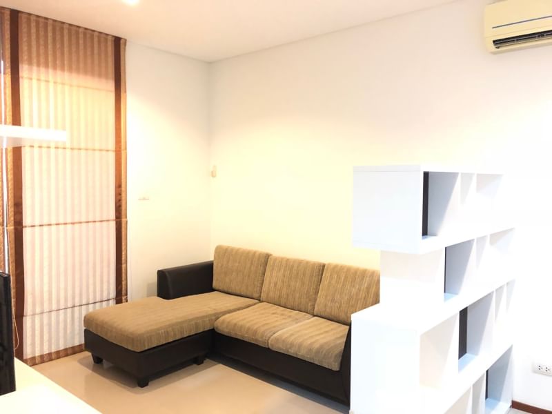 Villa Sathorn (วิลล่า สาทร)