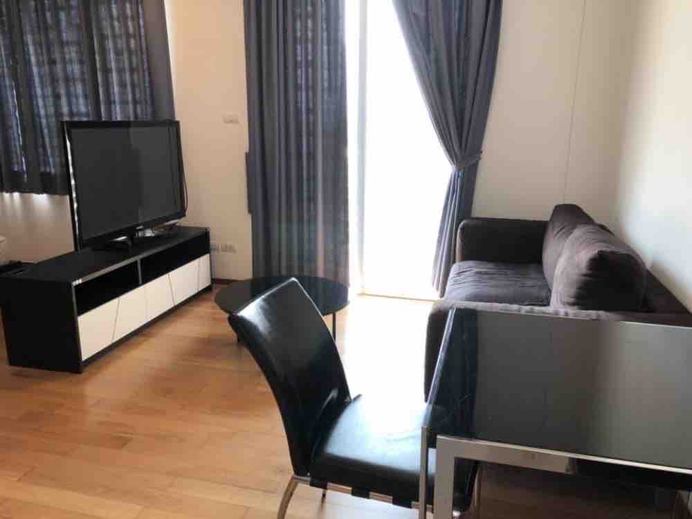 Villa Sathorn (วิลล่า สาทร)