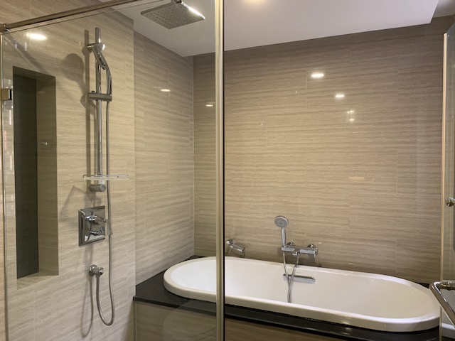 Klass Condo Langsuan (คลาส หลังสวน)