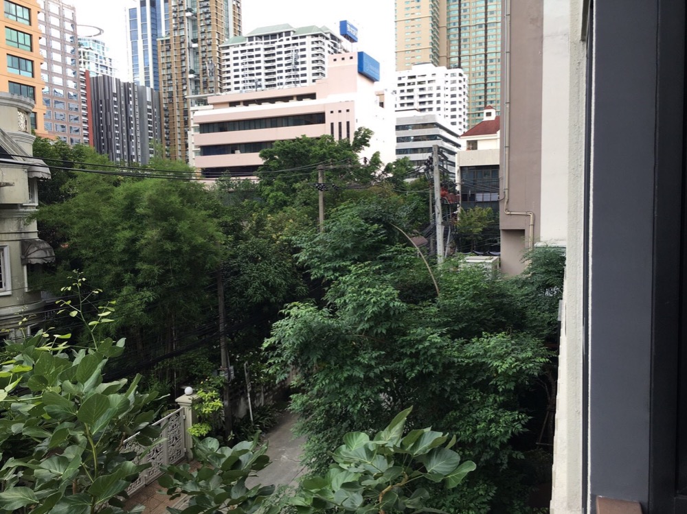 Klass Condo Langsuan (คลาส หลังสวน)