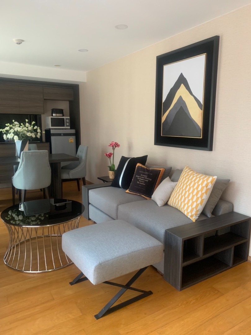 Klass Condo Langsuan (คลาส หลังสวน)