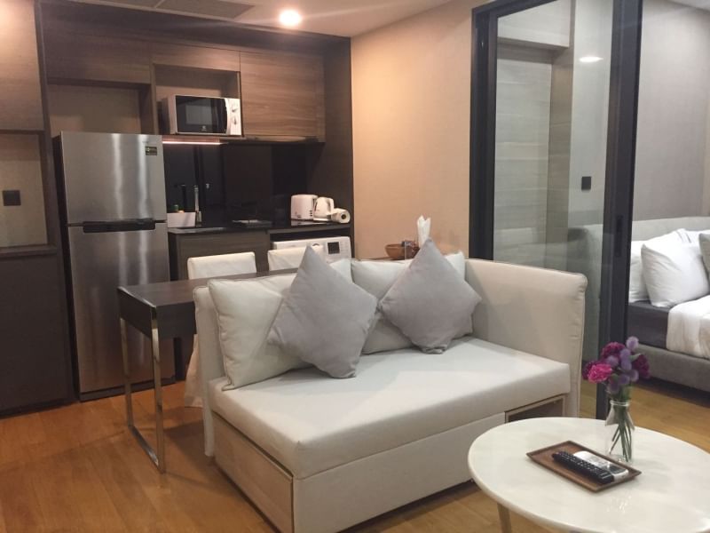 Klass Condo Langsuan (คลาส หลังสวน)