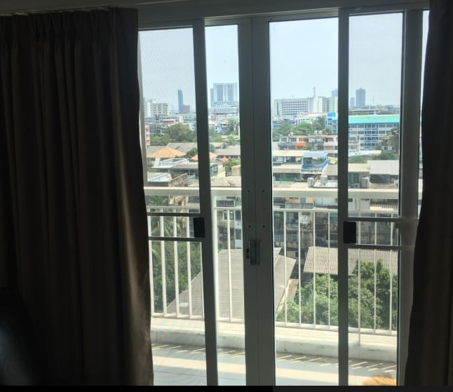 The Parkland Grand Taksin (เดอะ พาร์คแลนด์ แกรนด์ ตากสิน)