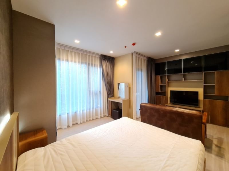 LIFE Asoke - Rama 9 (ไลฟ์ อโศก - พระราม 9)