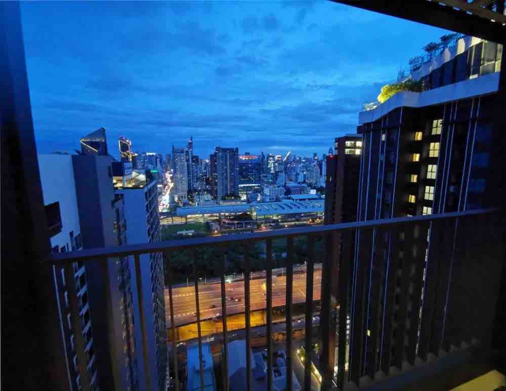 LIFE Asoke - Rama 9 (ไลฟ์ อโศก - พระราม 9)