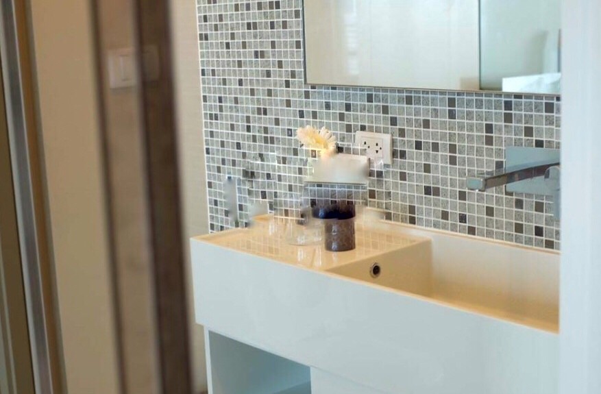 The Room Sukhumvit 21 ( เดอะ รูม สุขุมวิท 21)