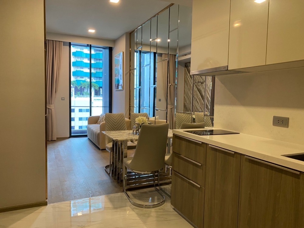 Celes Asoke (เซอเลส อโศก)