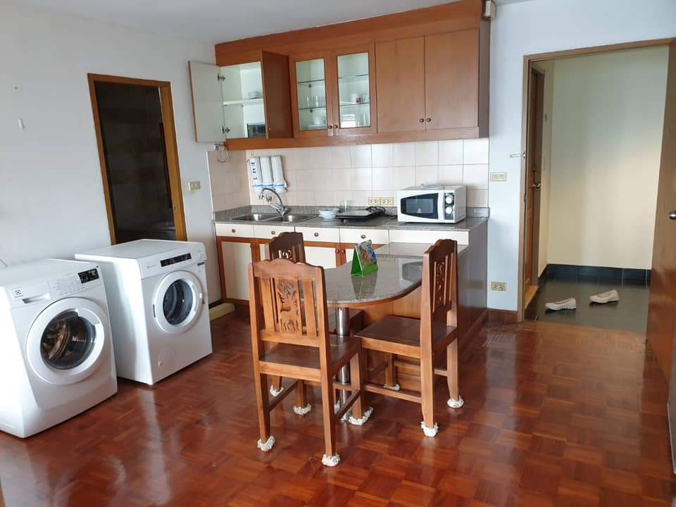 Silom Suite (สีลม สวีท)