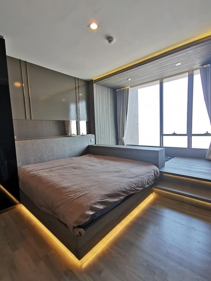 333 Riverside (333 ริเวอร์ไซด์)