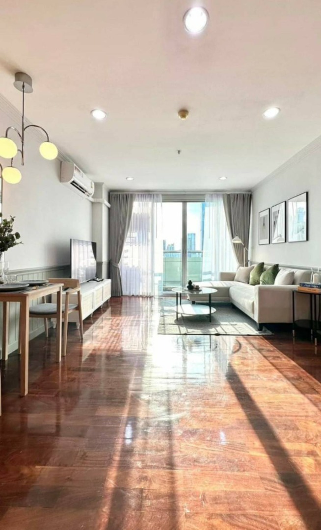 Silom Grand Terrace (สีลม แกรนด์ เทอเรส)