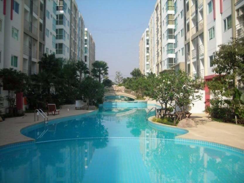 The-Lake-@-Metro-Park-Sathorn